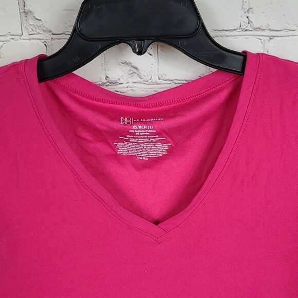 NoBo (XS/1) Hot Pink V-Neck Short Sleeve Solid Tee T-Shirt Juniors Stretchy Top - Picture 2 of 4